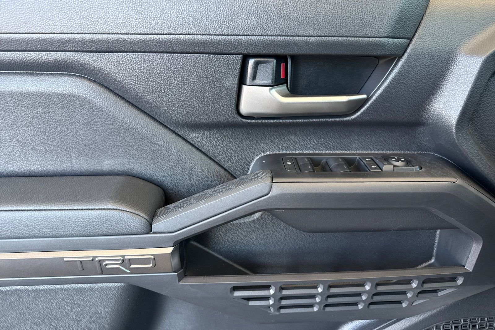 2025 Toyota Tacoma TRD Off Road - Photo 11