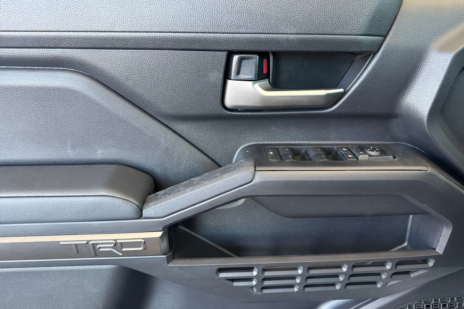 2025 Toyota Tacoma TRD Off Road - Photo 11