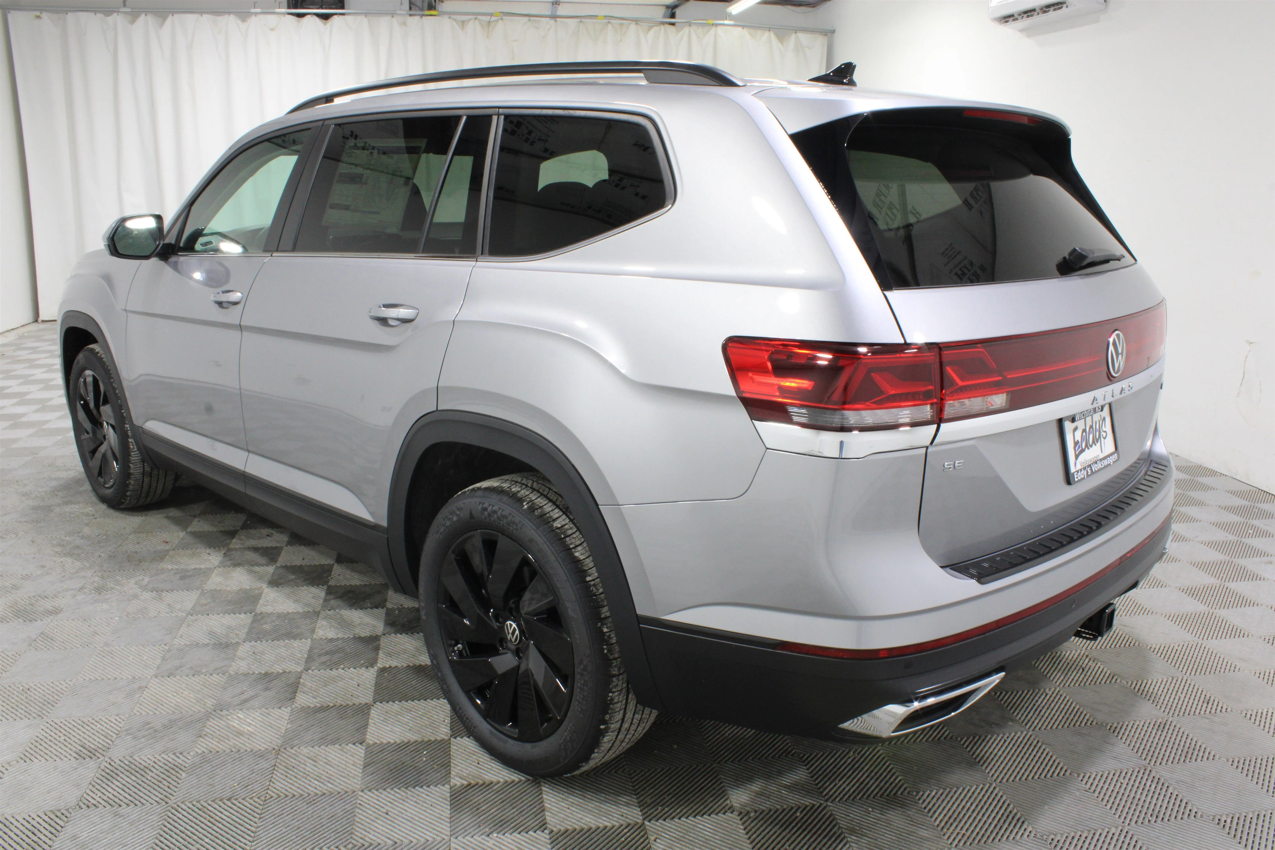 New 2026 Silver Mist Metallic Volkswagen 2.0T SE w/Technology image 30