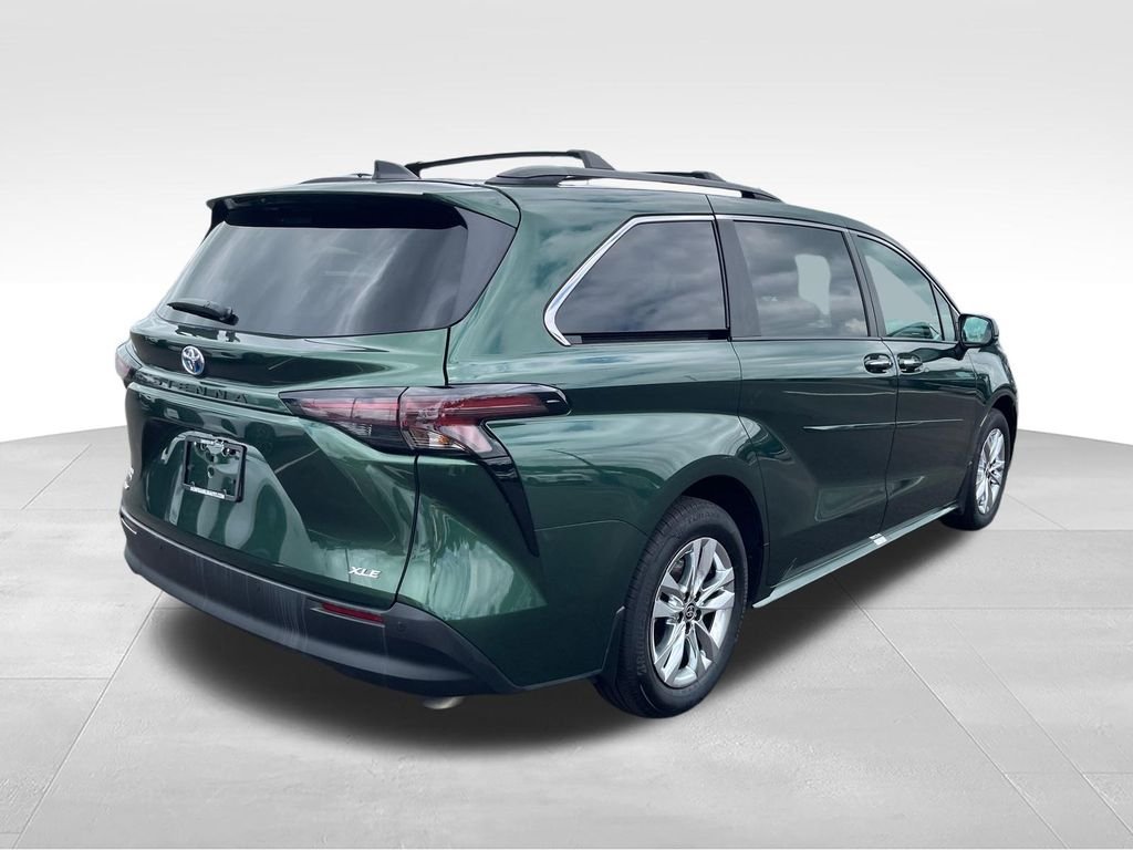 Used 2025 Green Toyota XLE image 5