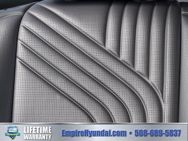New 2026 Silver Metallic Hyundai SEL Premium 7P image 17