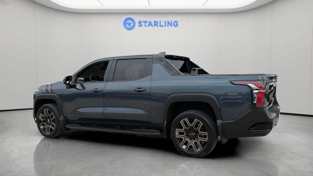 Used 2026 Blue Smoke Metallic Chevrolet LT - Standard Range image 4
