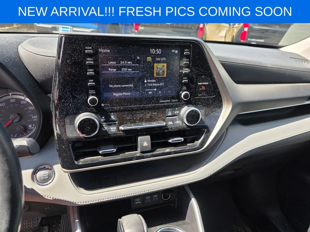 Used 2022 Gray Toyota LE image 10