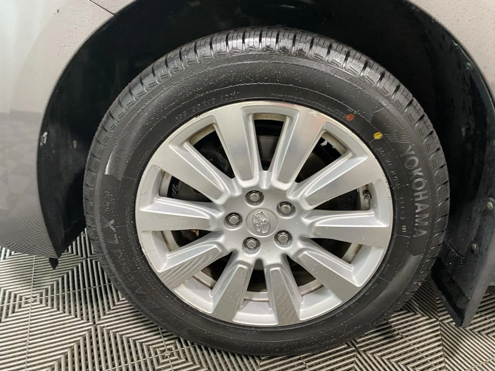 Used 2017 Predawn Gray Mica Toyota XLE image 20