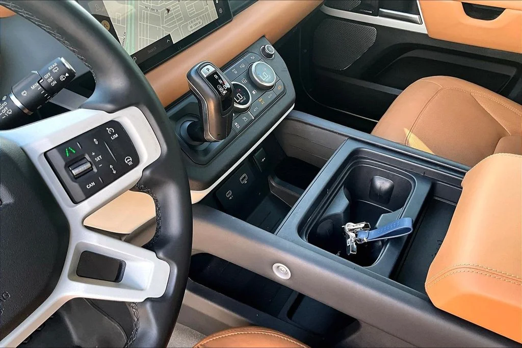 Used 2024 Green Land Rover S image 13