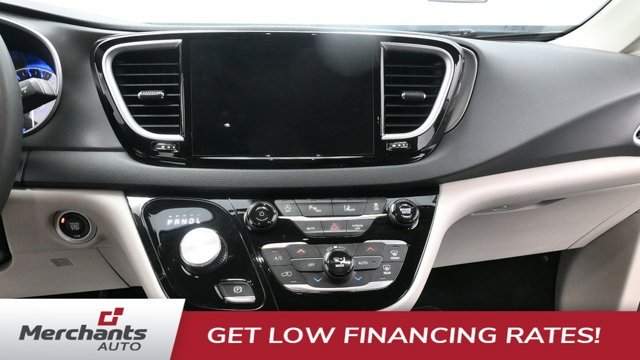 Used 2024 White Chrysler Touring L image 18