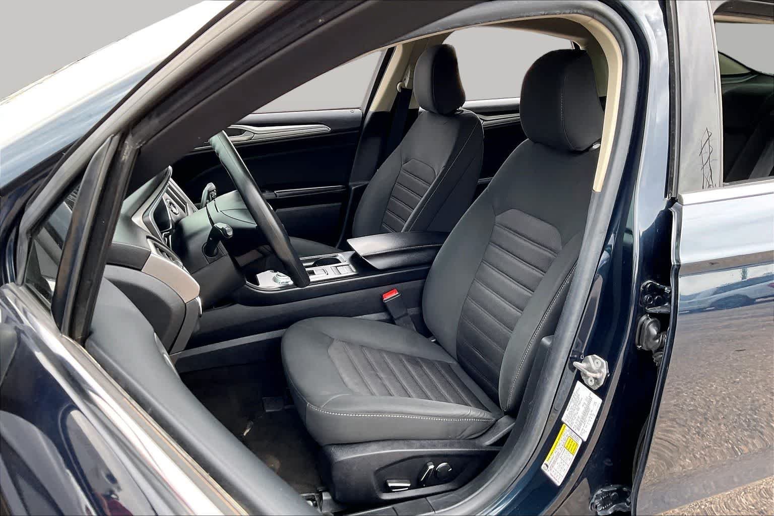 Used 2020 Alto Blue Metallic Tinted Clearcoat Ford SE image 8