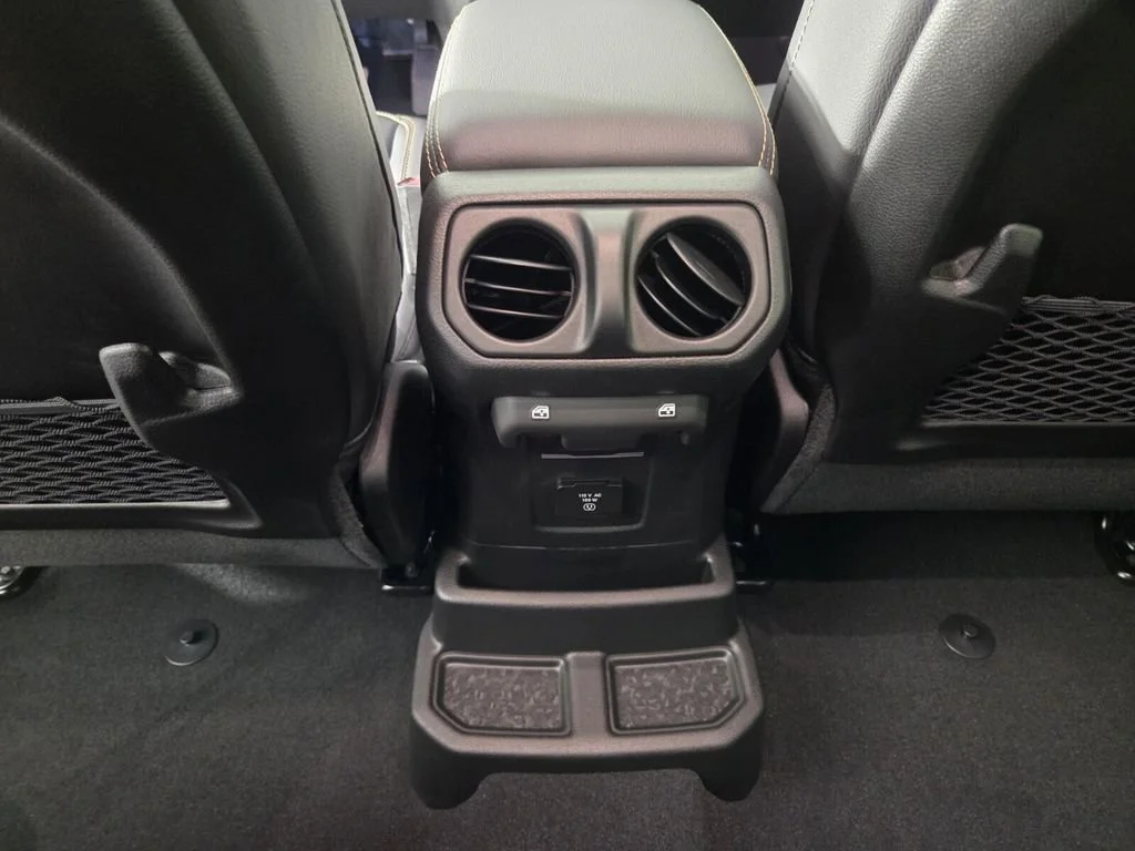 New 2026 Hydro Blue Pearl-Coat Exterior Paint Jeep Sahara image 19