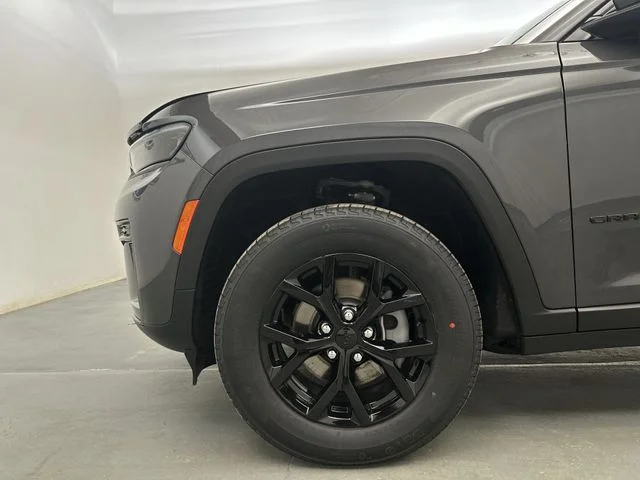 New 2026 Baltic Gray Metallic Clear-Coat Exterior Paint Jeep Laredo Altitude image 21