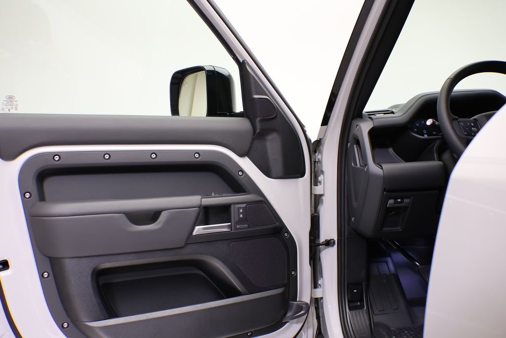 2026 Land Rover Defender X-Dynamic SE - Photo 26
