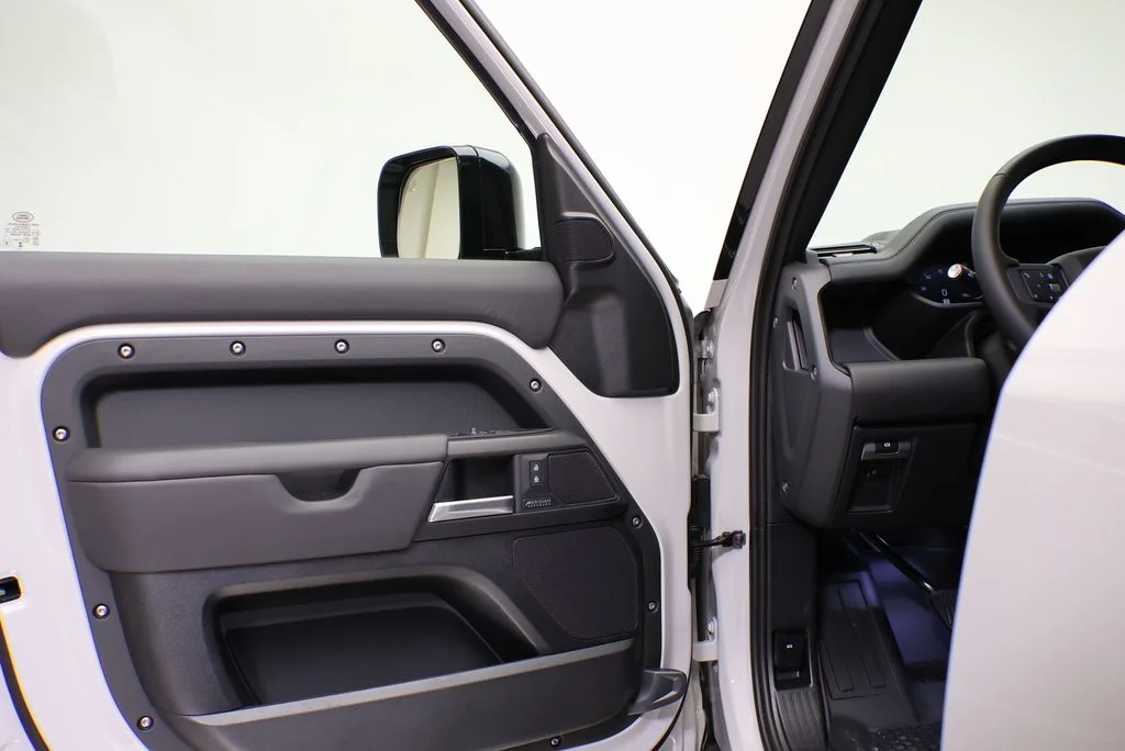 2026 Land Rover Defender X-Dynamic SE - Photo 26