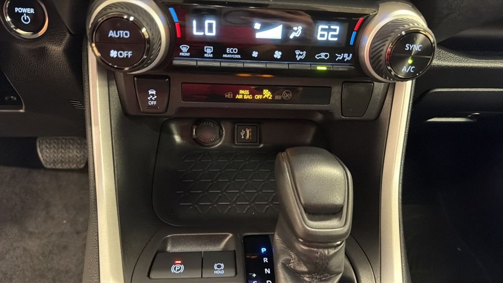 Used 2025 White Toyota XLE image 19