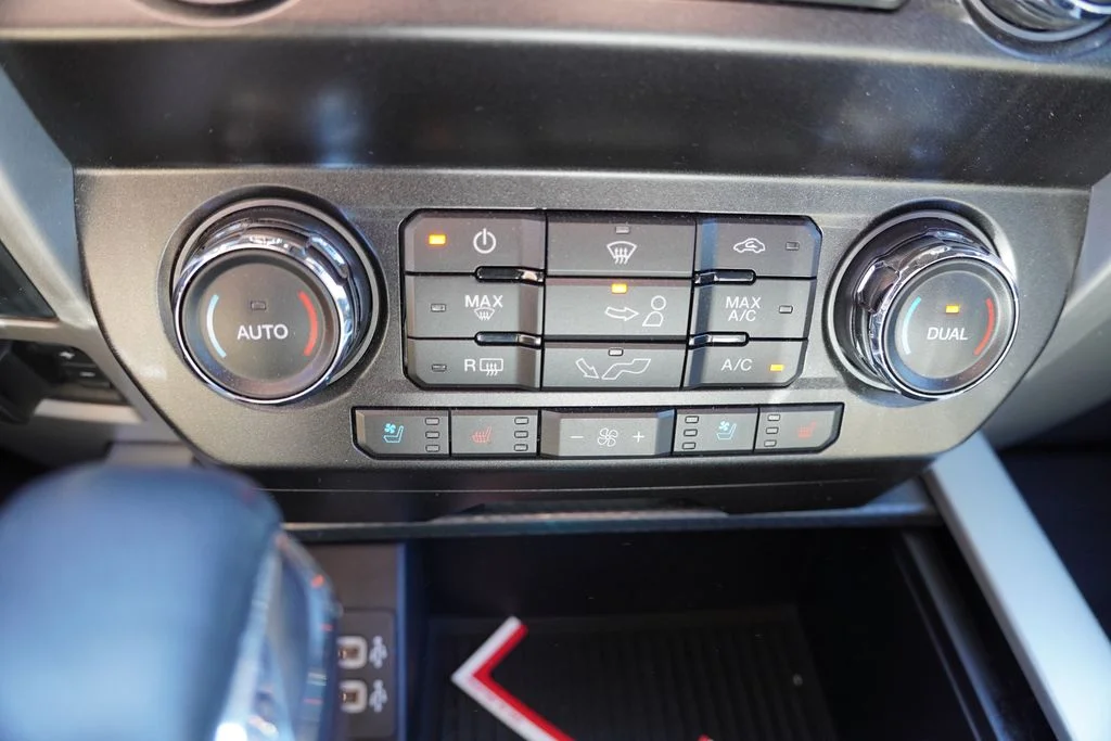 Used 2019 Black Metallic Ford Lariat image 5