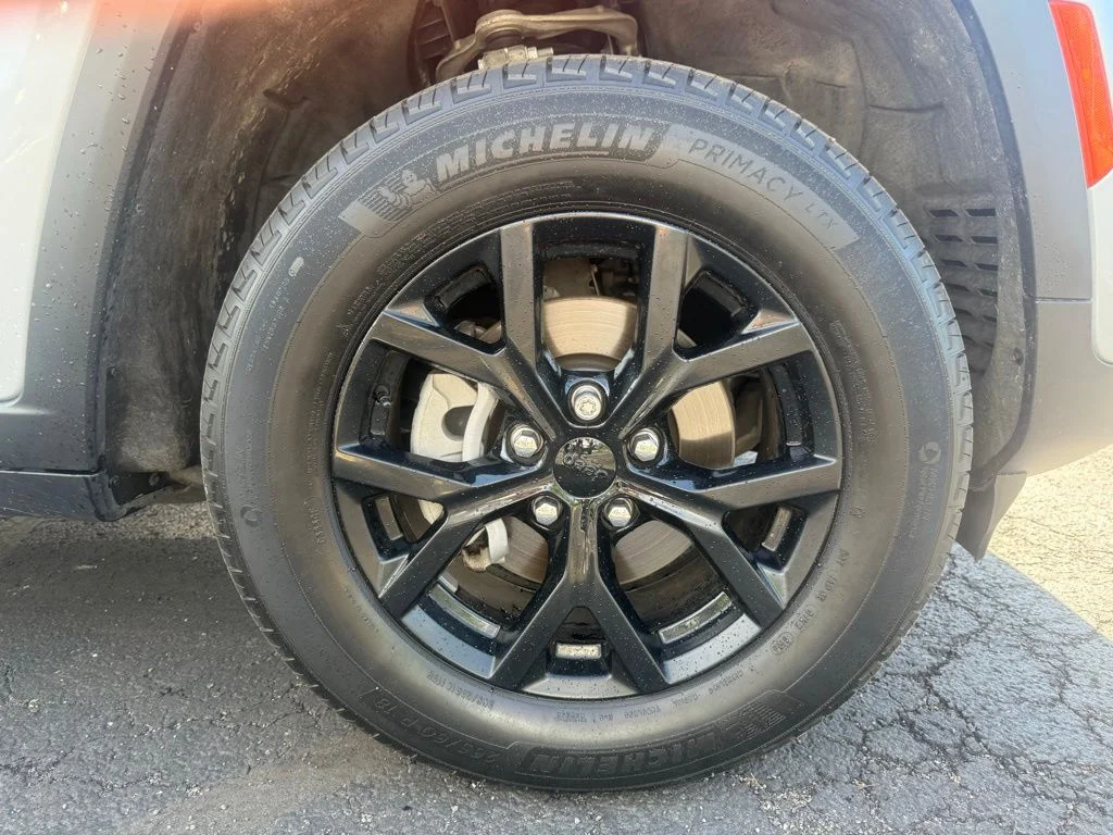 Used 2024 Silver Jeep Altitude X image 51