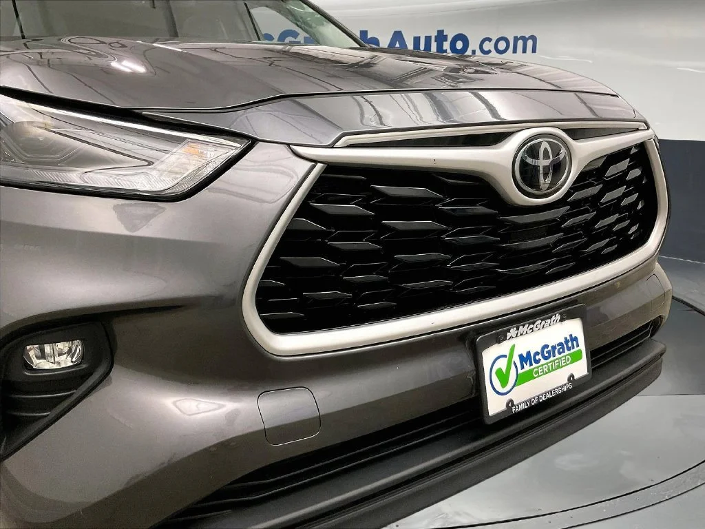 Used 2022 Gray Toyota XLE image 33