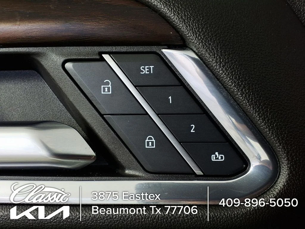 Used 2024 White GMC SLT image 16