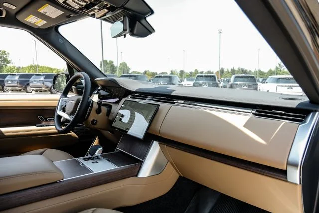 2026 Land Rover Range Rover SE - Photo 15