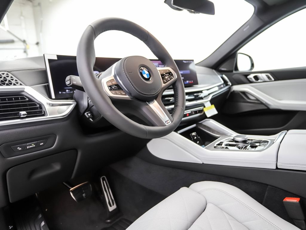 Used 2026 White Metallic BMW xDrive40i image 10