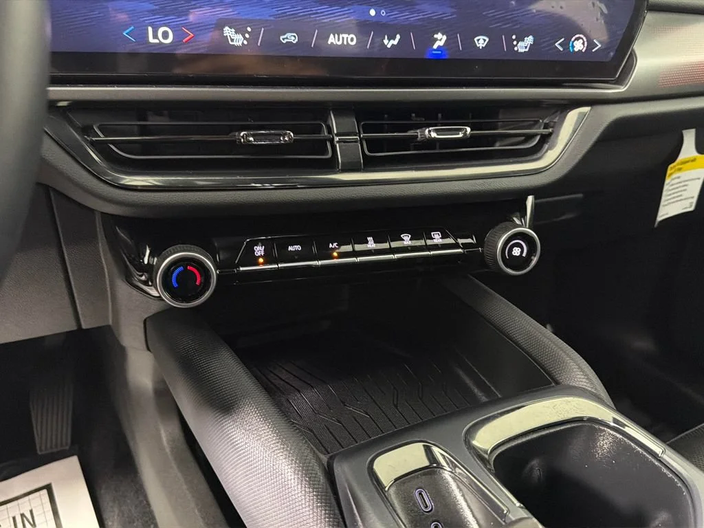 2024 Chevrolet Equinox EV RS - Photo 23