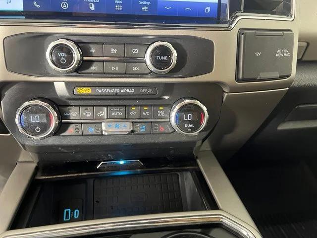 Used 2022 White Ford Lariat image 28