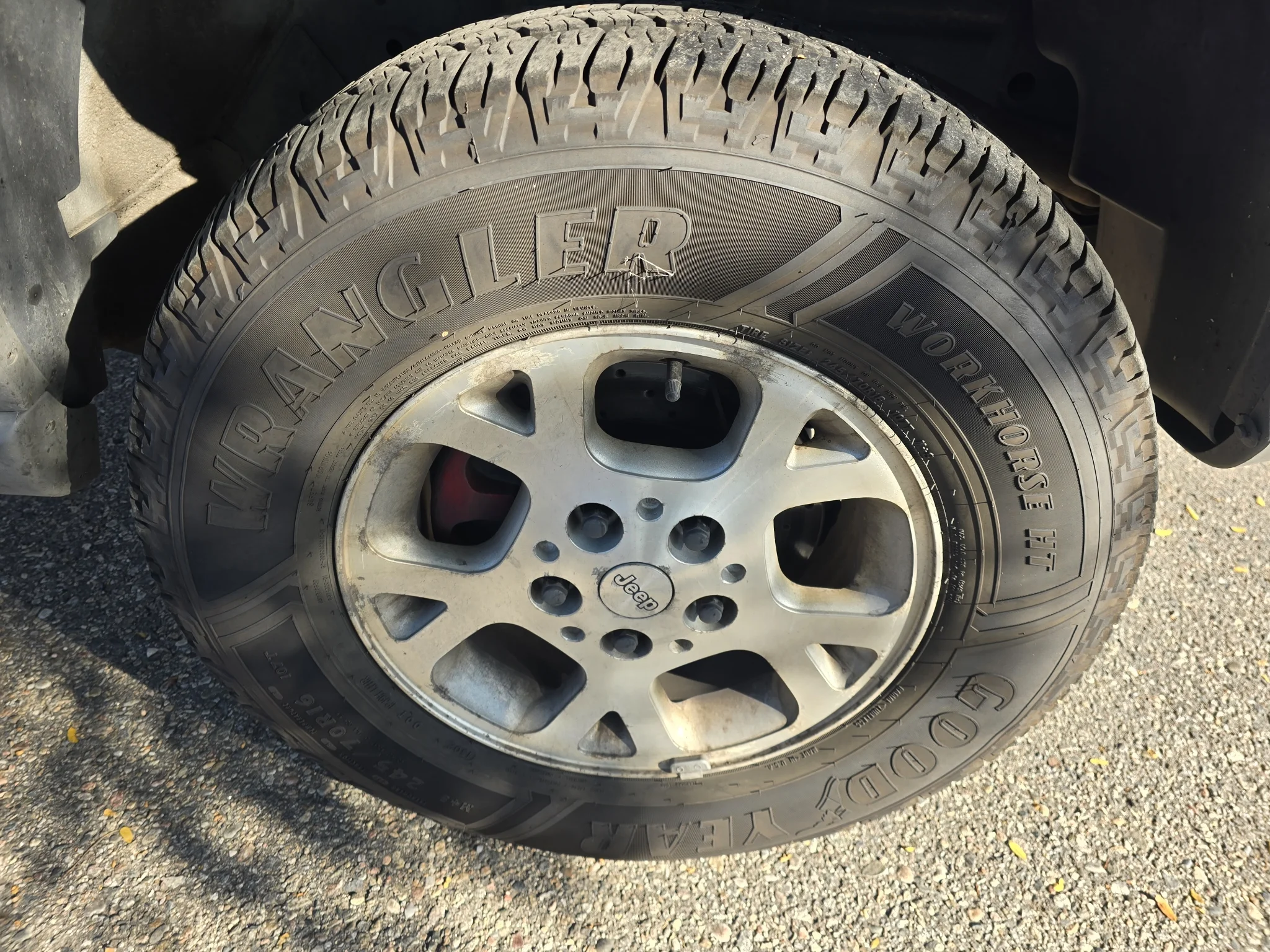 Used 2000 Flame Red Clearcoat Jeep Laredo image 9
