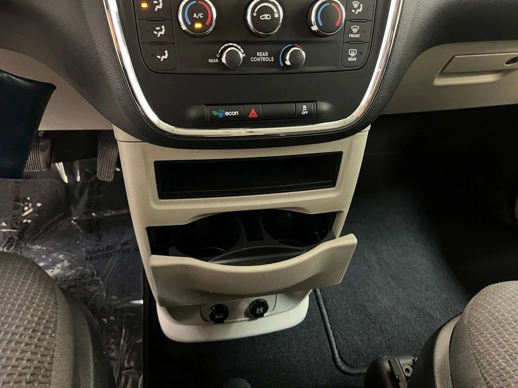 Used 2018 Blue Dodge SE image 25