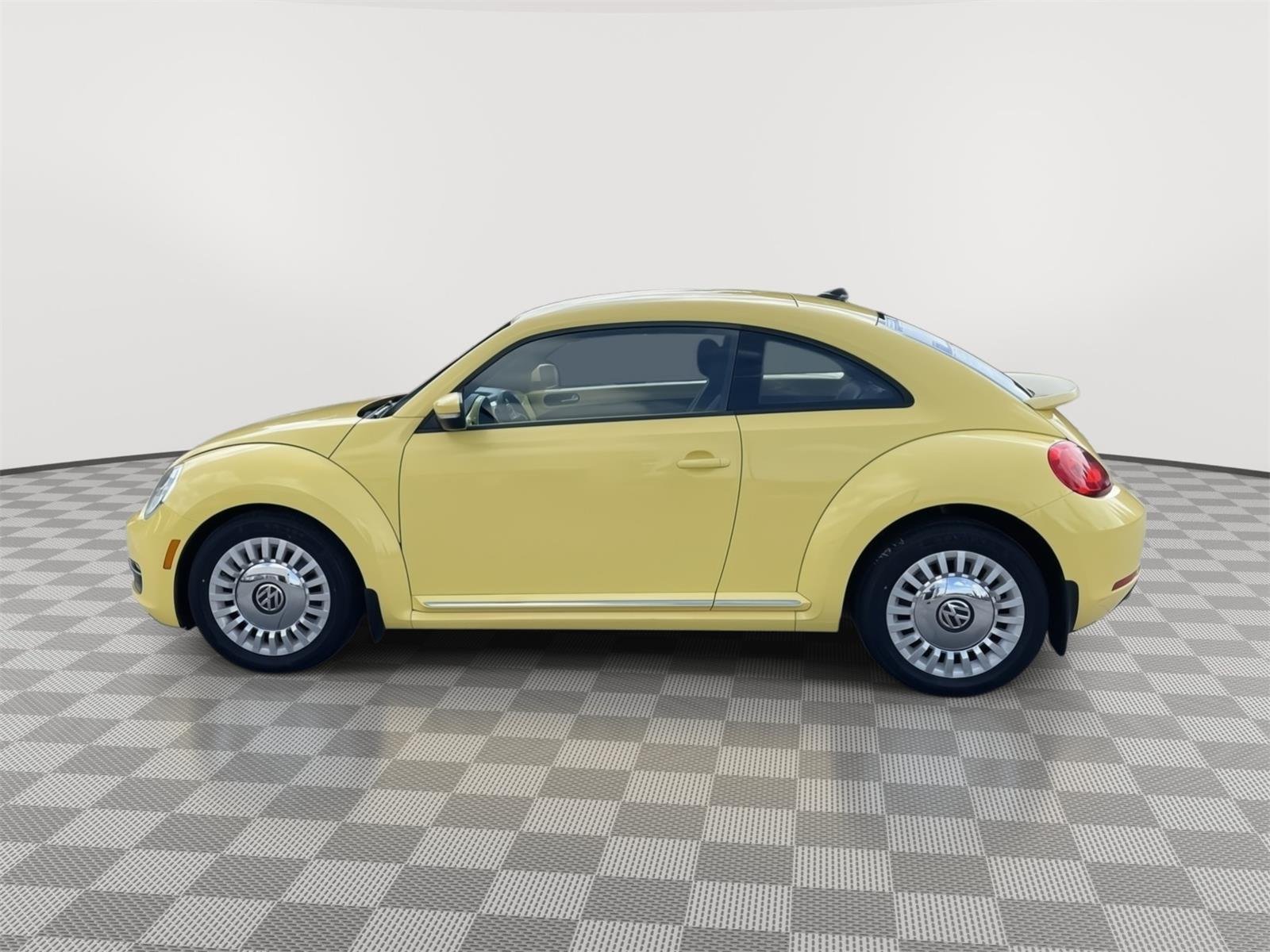Used 2014 Yellow Rush Volkswagen 1.8T image 9