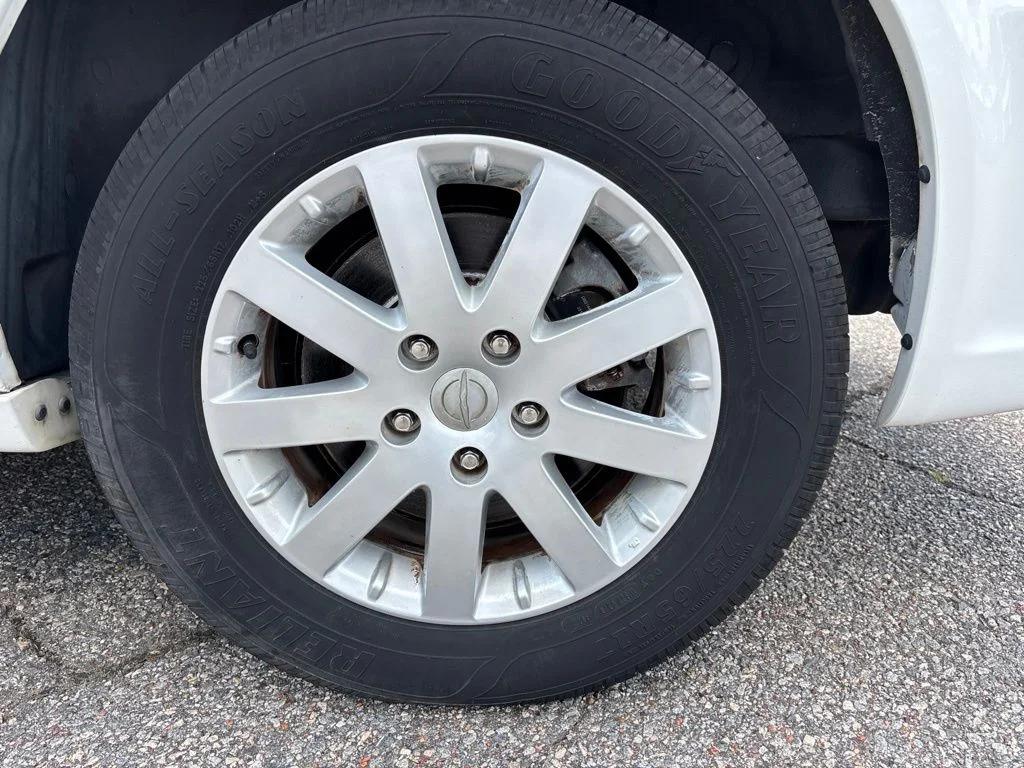 Used 2014 White Chrysler Touring image 15