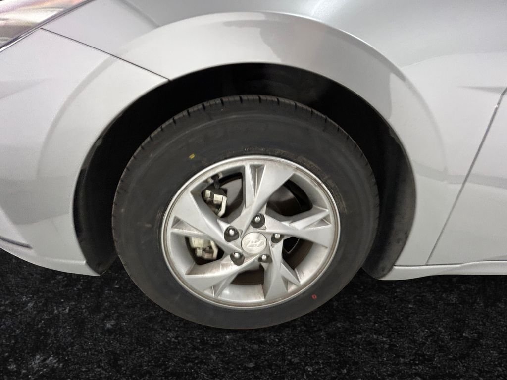 Used 2023 Silver Hyundai SE image 27