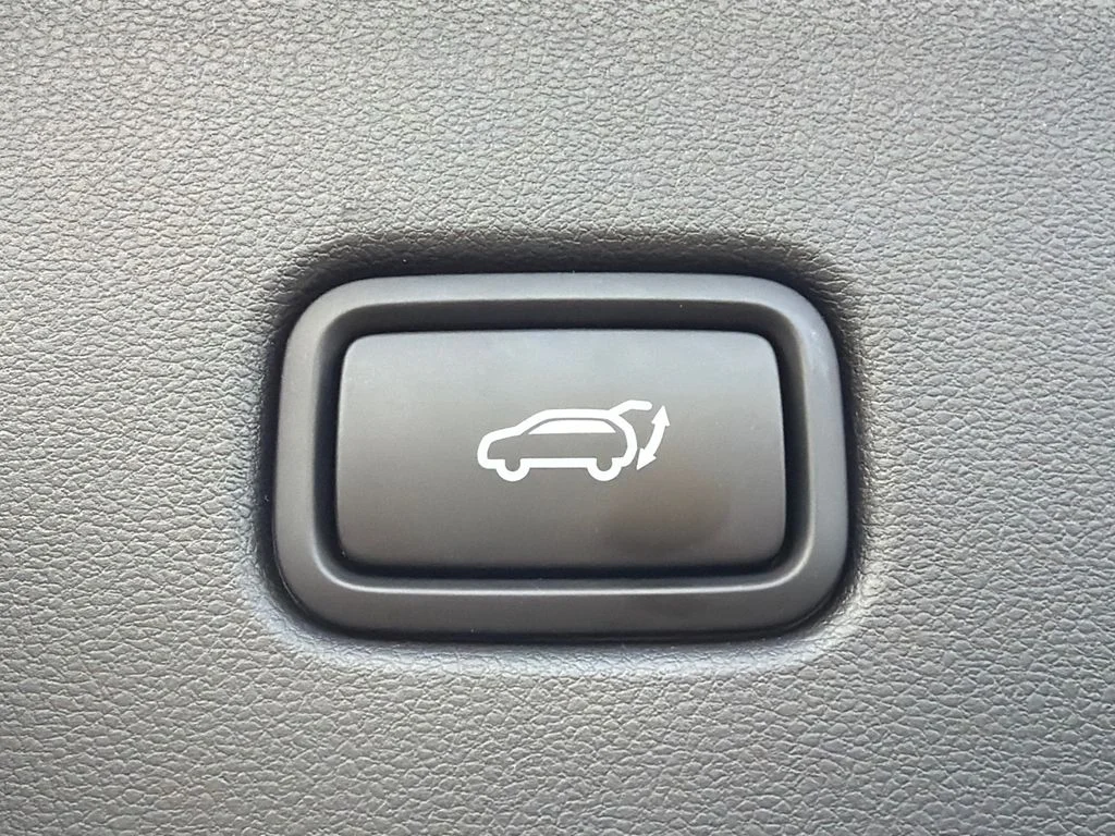 Used 2025 Gray Hyundai SEL Convenience image 19