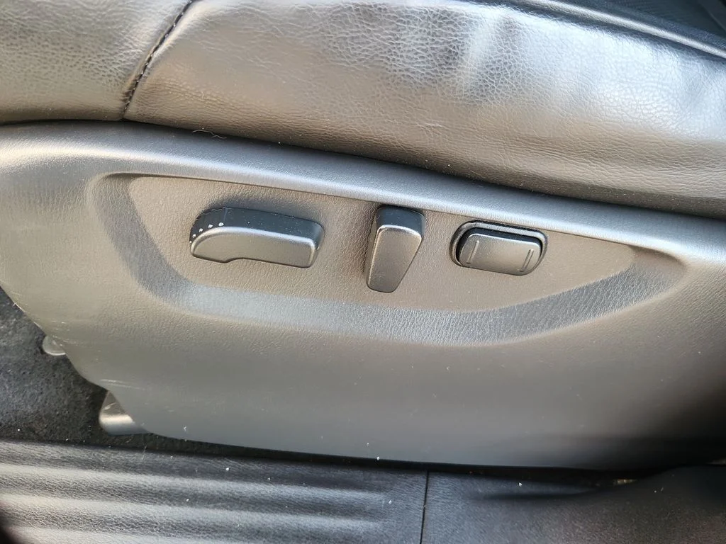 Used 2022 Gray Nissan SL image 8