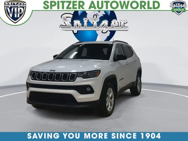Used 2024 White Jeep Latitude image 4