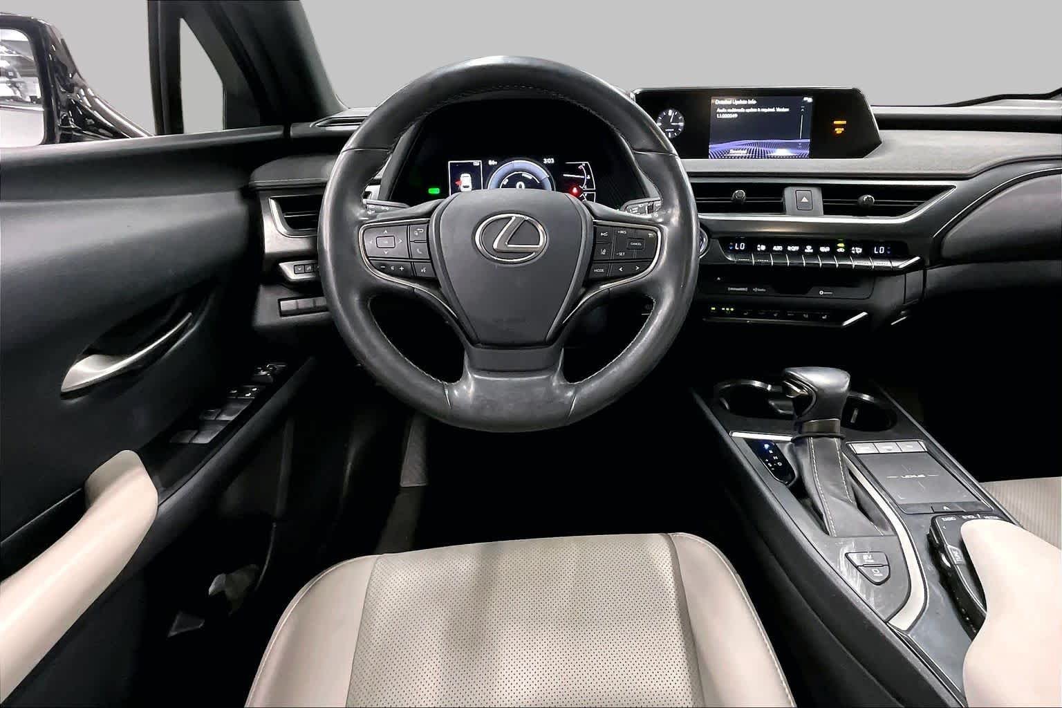 Used 2019 Atomic Silver Lexus  image 5