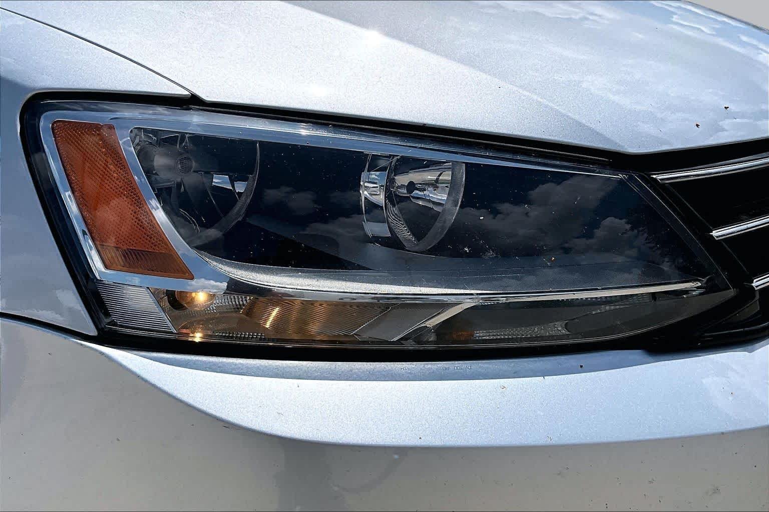 Used 2015 Moonrock Silver Metallic Volkswagen 1.8T SE image 26