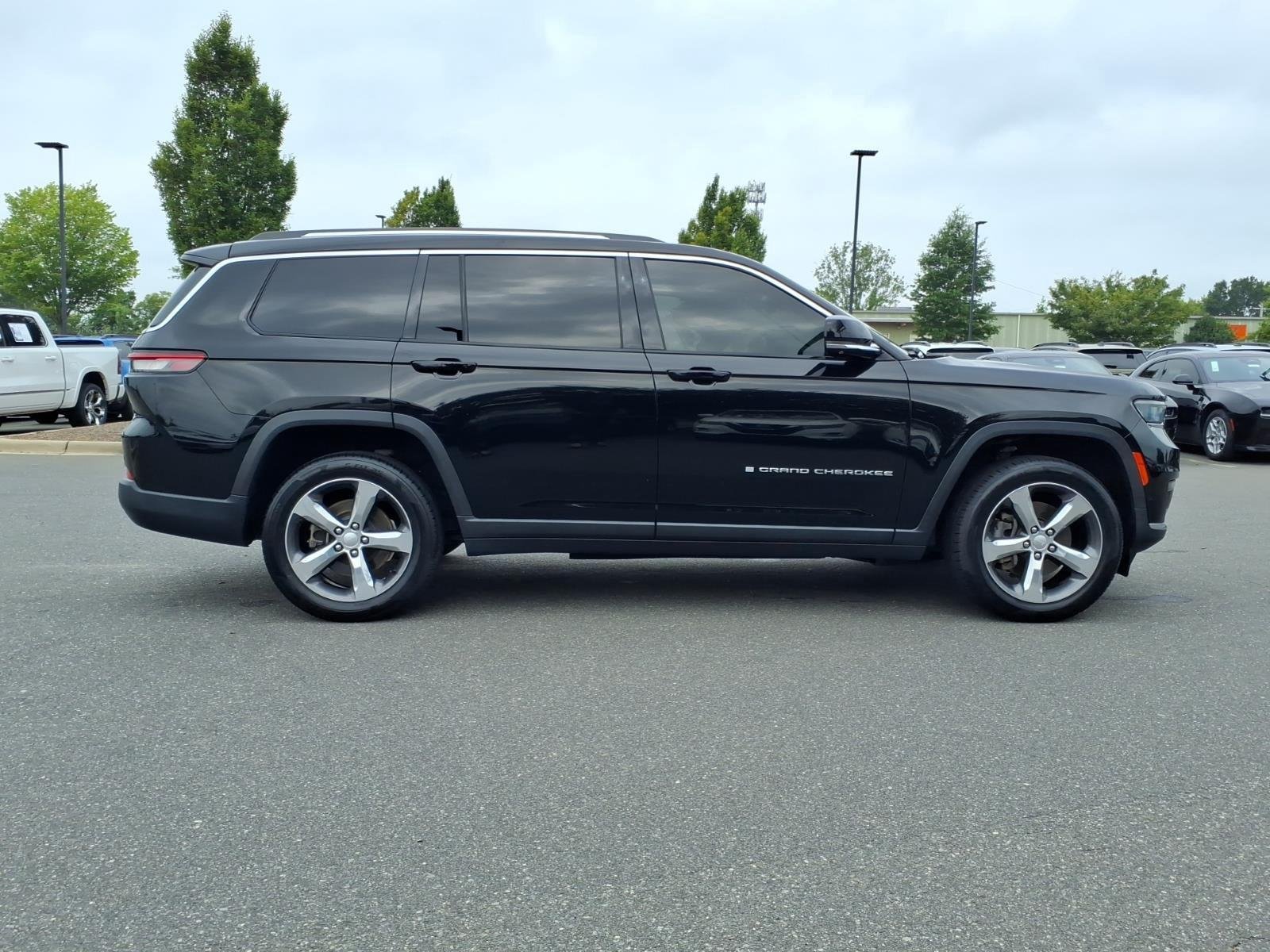 Used 2021 Diamond Black Crystal Pearlcoat Jeep Limited image 11
