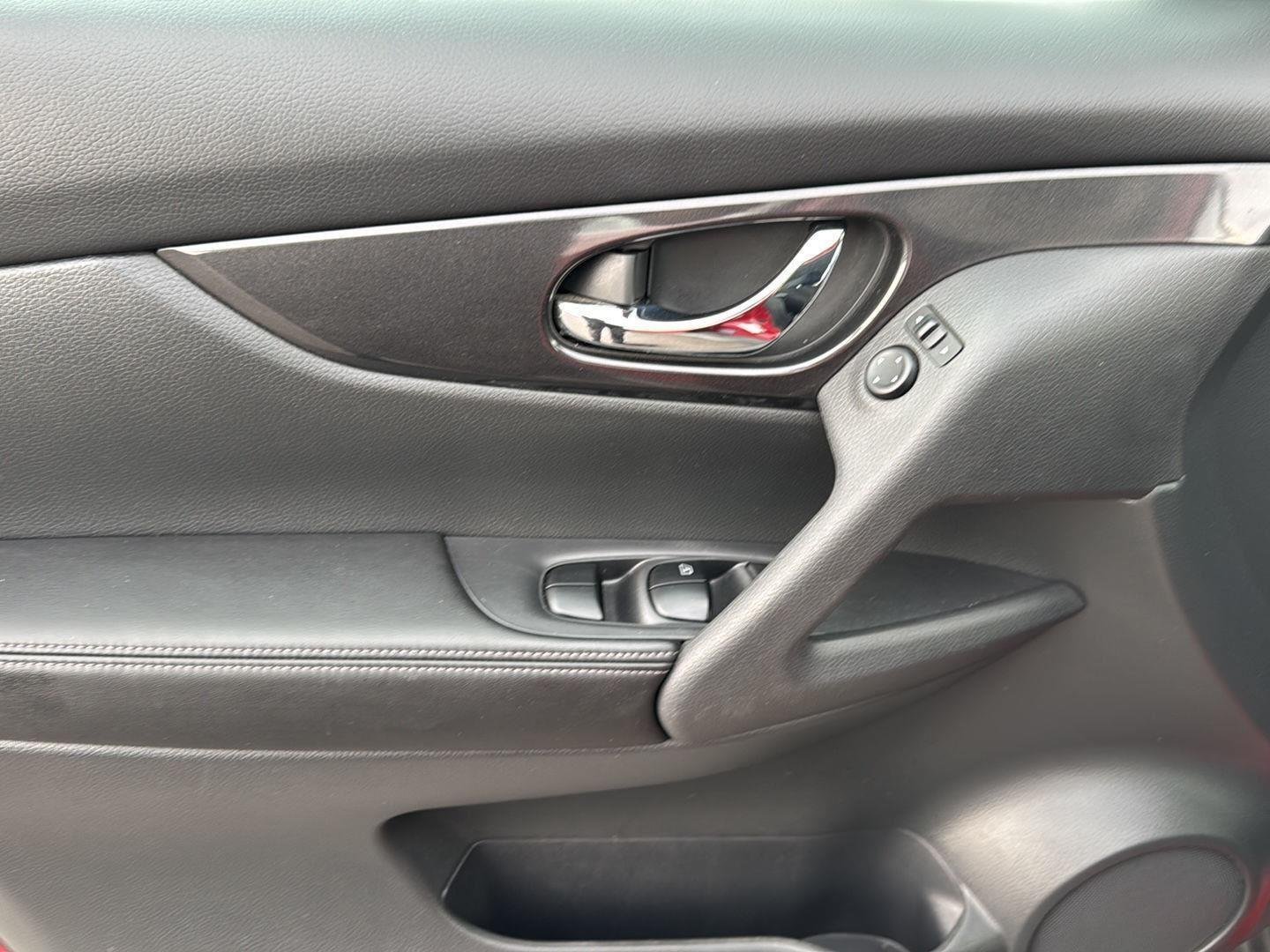 Used 2017 Palatial Ruby Nissan S image 10