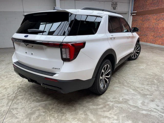 New 2026 Star White Metallic Tri-Coat Ford ST-Line image 5