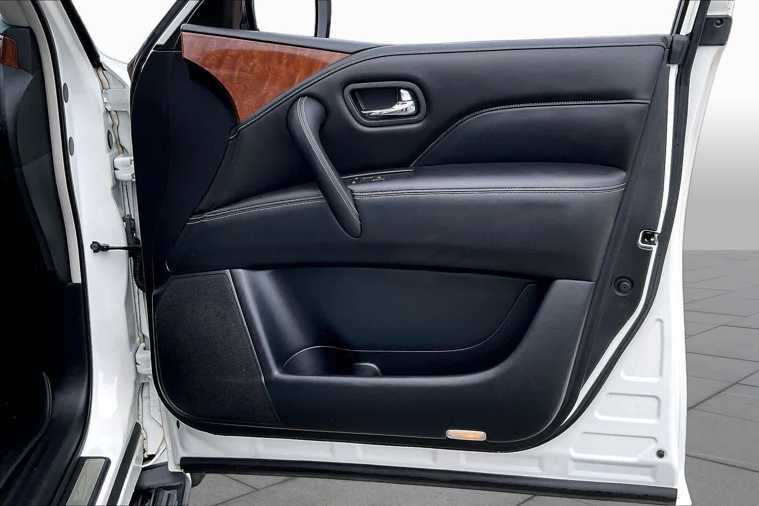 Used 2019 Moonstone White INFINITI LUXE image 23