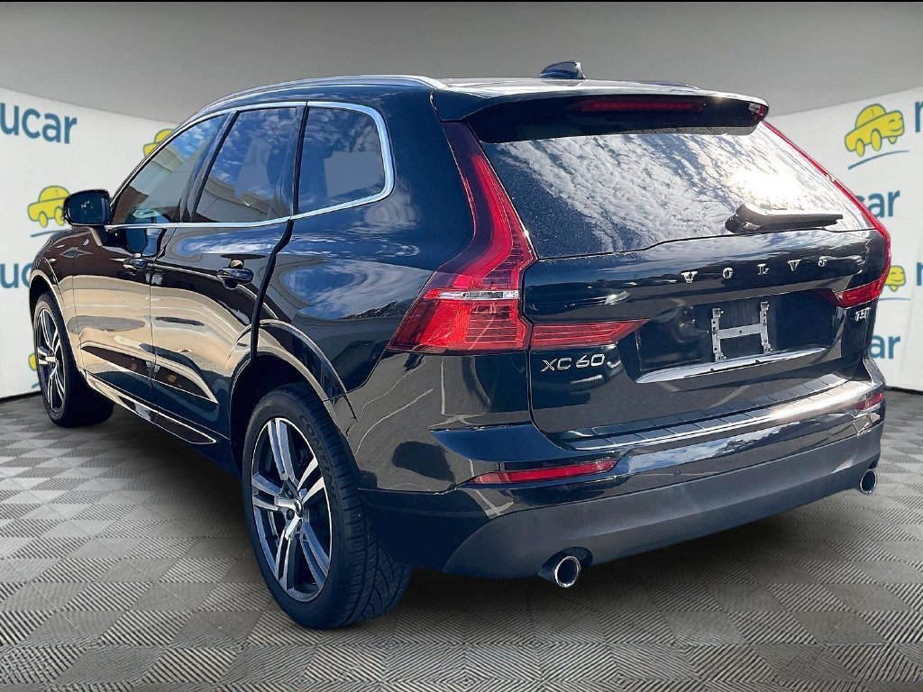 Used 2021 Black Volvo T5 Momentum image 3
