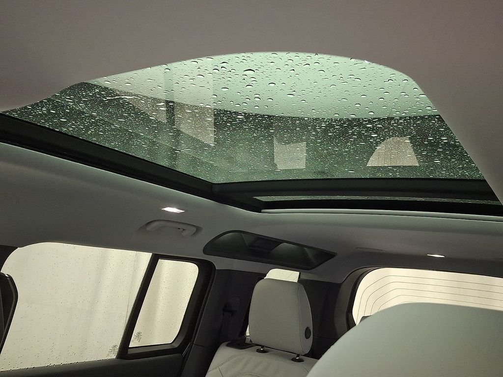 New 2026 Carpathian Grey Land Rover X-Dynamic SE image 10