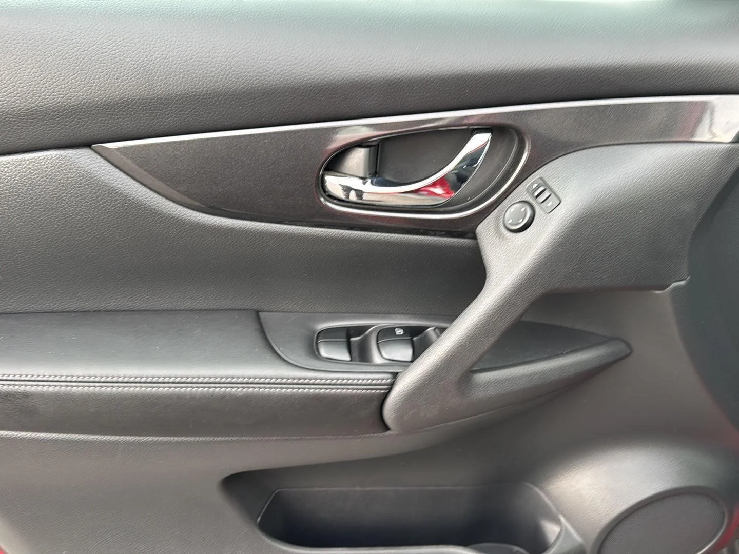 Used 2017 Palatial Ruby Nissan S image 10