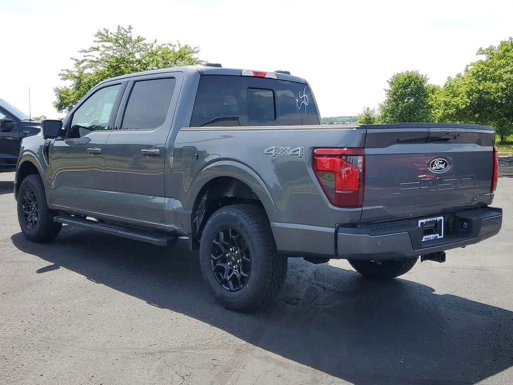 New 2026 Carbonized Gray Metallic Ford XLT image 3