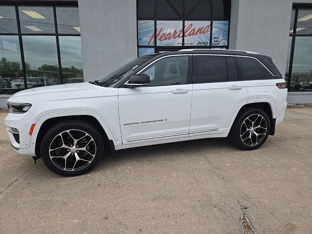 Used 2022 White Jeep Summit Reserve image 5