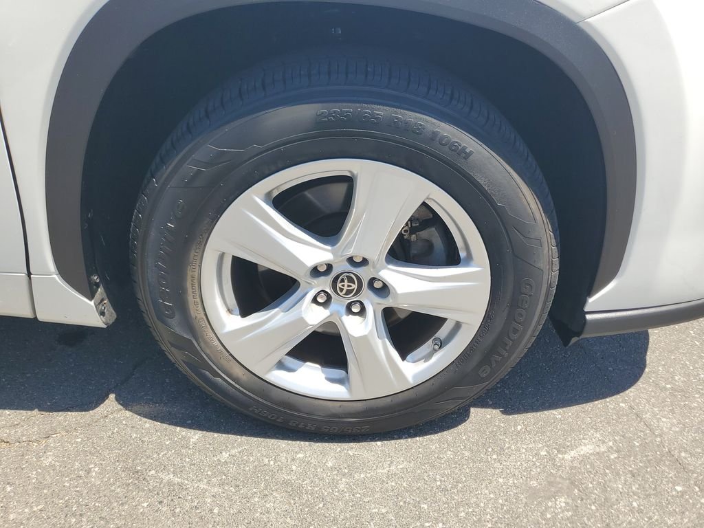 Certified Used 2021 White Toyota L image 6