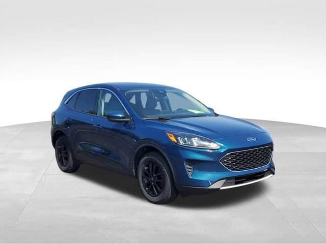 Used 2020 Ford Escape SE with VIN 1FMCU9G68LUC62261 for sale in Fenton, MI