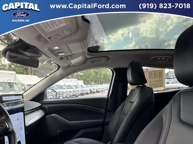Used 2025 White Ford Premium image 22
