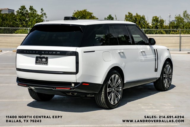 Used 2024  Land Rover SE image 6