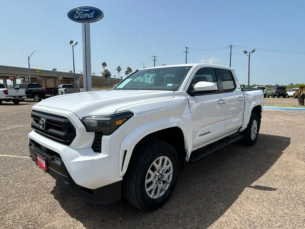 Used 2024 White Toyota SR5 image 3