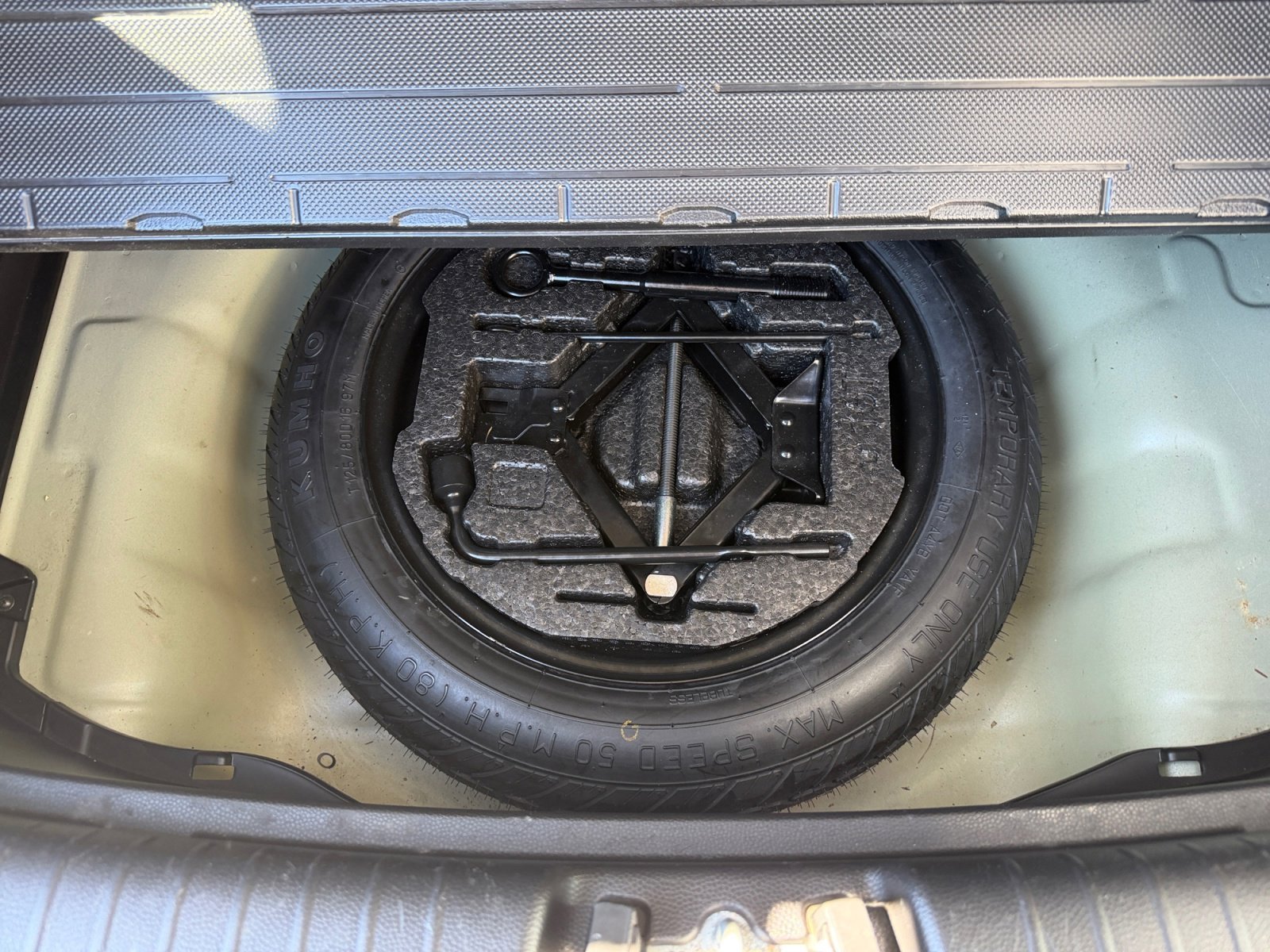 Used 2015 Titanium Gray Kia Base image 34