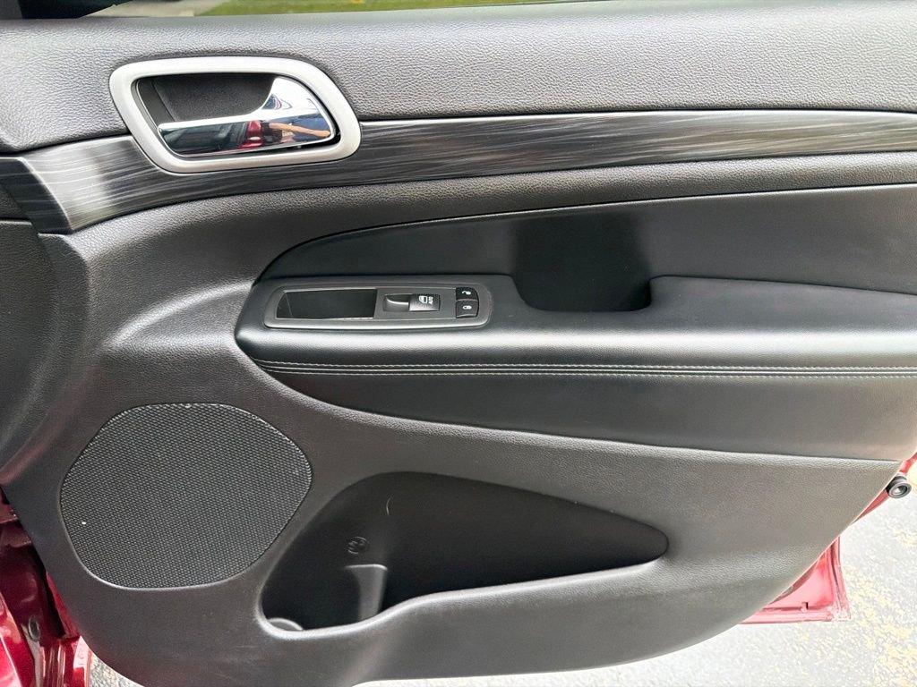 Used 2020 Red Jeep Altitude image 17
